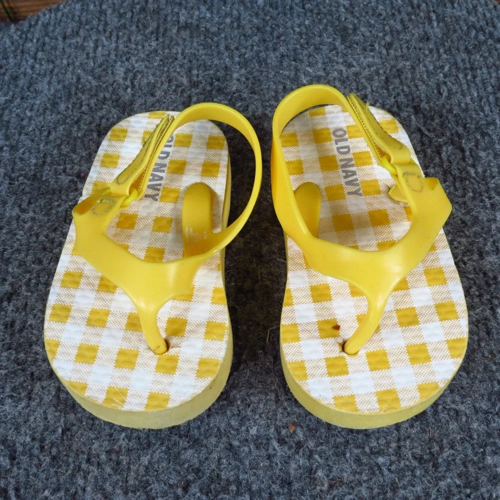 Old Navy‎ Gingham Baby Girls Flip Flop Sandals Size 4 Summer Beach Yellow White